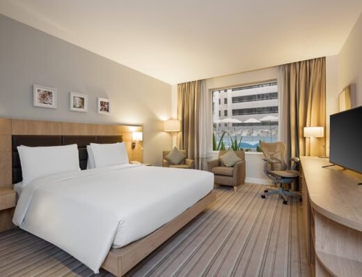 Hilton Garden Inn Dubai, Mall Avenue